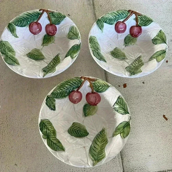 Vintage Italian Bowls with Cherries 3 Hand Painted RARE - Picture 1 of 7
